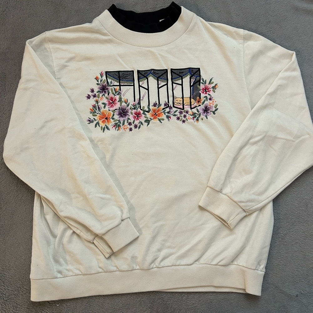 Vintage Women’s size L TanJay Cream Sweater with Floral Embroidery